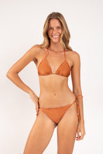 Cargar imagen en el visor de la galería, Model Front: Rio De Sol Bragas Bottom Shimmer-Nocciola Frufru
