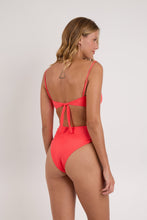 Cargar imagen en el visor de la galería, Model Back: Rio De Sol Conjunto Set Malibu-Folia Bandeau-Iris Highwaist-Spin-Iris
