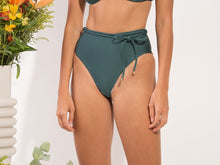 Cargar imagen en el visor de la galería, Model Front: Rio De Sol Bragas Bottom Palace Belted-High-Waist
