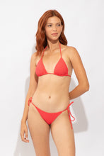 Cargar imagen en el visor de la galería, Model Front: Rio De Sol Sostén Top Cali-Flamingo Tri-Inv
