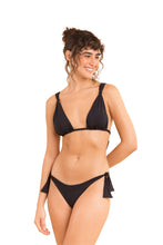 Cargar imagen en el visor de la galería, Model Front: Rio De Sol Sostén Top Dots-Black Mel
