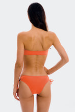 Cargar imagen en el visor de la galería, Model Back: Rio De Sol Bragas Bottom Light-Peach Madrid
