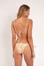 Cargar imagen en el visor de la galería, Model Back: Rio De Sol Sostén Top Sahari Lia
