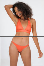 Cargar imagen en el visor de la galería, Model Front: Rio De Sol Conjunto Set Light-Peach Halter-Cos Leblon-Fio
