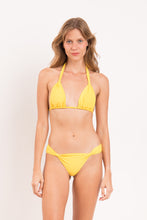 Cargar imagen en el visor de la galería, Model Front: Rio De Sol Bragas Bottom Amarelo Mel
