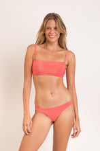 Cargar imagen en el visor de la galería, Model Front: Rio De Sol Sostén Top Malibu-Nina Bandeau-Reto
