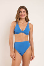 Cargar imagen en el visor de la galería, Model Front: Rio De Sol Sostén Top Sand-Nautico Chantal
