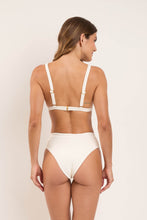 Cargar imagen en el visor de la galería, Model Back: Rio De Sol Conjunto Set Sand-Chantilly Alba Kora
