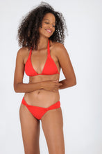Cargar imagen en el visor de la galería, Model Front: Rio De Sol Sostén Top Rouge Mel
