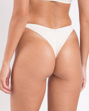 Cargar imagen en el visor de la galería, Image 05: Rio De Sol Bragas Bottom Malibu-Natural Cali
