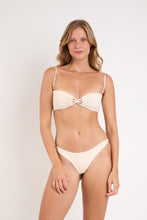 Cargar imagen en el visor de la galería, Model Front: Rio De Sol Bragas Bottom Malibu-Natural Essential-Iris
