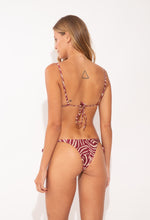 Cargar imagen en el visor de la galería, Model Back: Rio De Sol Sostén Top Dune Lia
