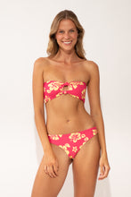 Cargar imagen en el visor de la galería, Model Front: Wednesday In Hawaii By Rio De Sol Conjunto Set Pua-Guava Lani Waikiki
