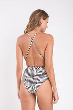 Cargar imagen en el visor de la galería, Model Back: Rio De Sol Una Pieza Collage New Vegas
