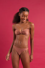 Cargar imagen en el visor de la galería, Image 09: Rio De Sol Conjunto Set Shimmer-Copper Bandeau-Joy Essential
