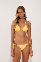 Cargar imagen en el visor de la galería, Model Front: Wednesday In Hawaii By Rio De Sol Bragas Bottom Lilikoi Kaleia-Comfy
