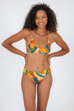 Cargar imagen en el visor de la galería, Model Front: Rio De Sol Sostén Top El-Arco Bralette
