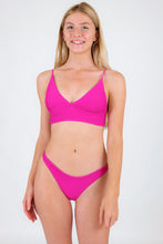 Cargar imagen en el visor de la galería, Model Front: Rio De Sol Conjunto Set Cotele-Amaranto Tri-Tank Essential-Comfy

