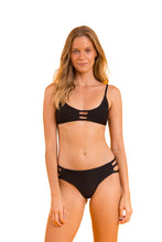 Cargar imagen en el visor de la galería, Model Front: Rio De Sol Bragas Bottom Bora-Black Madrid-Trio
