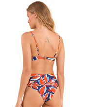 Cargar imagen en el visor de la galería, Image 07: Rio De Sol Conjunto Set Leaves Bandeau-Joy Hotpants
