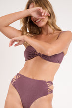 Cargar imagen en el visor de la galería, Image 07: Rio De Sol Conjunto Set Malibu-Ebano Bandeau-Iris Highwaist-Spin-Iris
