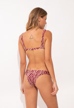 Cargar imagen en el visor de la galería, Model Back: Rio De Sol Sostén Top Dune Hera
