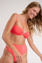 Cargar imagen en el visor de la galería, Image 07: Rio De Sol Conjunto Set Malibu-Folia Bandeau-Iris Highwaist-Spin-Iris
