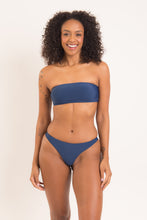 Cargar imagen en el visor de la galería, Model Front: Rio De Sol Sostén Top Navy Bandeau-Reto
