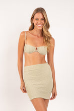 Cargar imagen en el visor de la galería, Model Front: Rio De Sol Falda De Playa Brisa-Pistache Rubi Skirt
