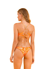Cargar imagen en el visor de la galería, Model Back: Rio De Sol Sostén Top Trail-Orange Tank-Tie
