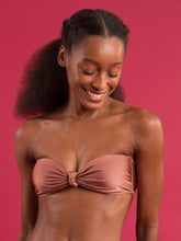 Cargar imagen en el visor de la galería, Image 09: Rio De Sol Sostén Top Shimmer-Copper Bandeau-Joy
