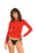 Cargar imagen en el visor de la galería, Model Front: Rio De Sol Sostén Rouge Rash-Guard
