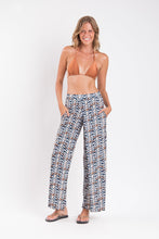 Cargar imagen en el visor de la galería, Model Front: Rio De Sol Pantalones De Playa Ikat Wide Pants
