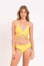 Cargar imagen en el visor de la galería, Model Front: Rio De Sol Conjunto Set Amarelo Kate Madrid
