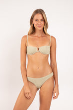 Cargar imagen en el visor de la galería, Model Front: Rio De Sol Sostén Top Brisa-Pistache Juliette
