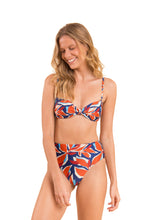 Cargar imagen en el visor de la galería, Image 04: Rio De Sol Conjunto Set Leaves Bandeau-Joy Hotpants

