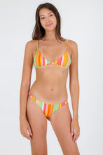 Cargar imagen en el visor de la galería, Model Front: Rio De Sol Conjunto Set Utah Tri-Fixo Leblon
