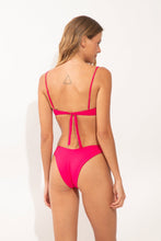 Cargar imagen en el visor de la galería, Model Back: Wednesday In Hawaii By Rio De Sol Bragas Bottom Guava Kai
