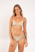 Cargar imagen en el visor de la galería, Model Front: Rio De Sol Sostén Top Brisa-Pistache Lia
