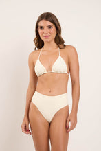 Cargar imagen en el visor de la galería, Model Front: Rio De Sol Bragas Bottom Off-White Hotpants

