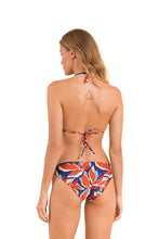 Cargar imagen en el visor de la galería, Model Back: Rio De Sol Conjunto Set Leaves Tri-Inv Essential-Comfy
