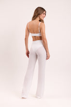 Cargar imagen en el visor de la galería, Model Back: Rio De Sol Pantalones De Playa Memphis-White Pants Lana
