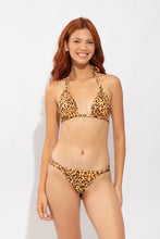 Cargar imagen en el visor de la galería, Model Front: Rio De Sol Bragas Bottom Yellow-Feline Mel
