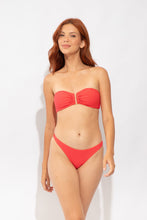 Cargar imagen en el visor de la galería, Model Front: Rio De Sol Bragas Bottom Cali-Flamingo Leblon
