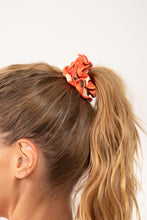 Cargar imagen en el visor de la galería, Gallery: Rio De Sol Accesorios Para El Cabello Maracai Scrunchie
