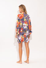 Cargar imagen en el visor de la galería, Model Back: Rio De Sol Caftán / Cubrir Garden-Flower Kimono
