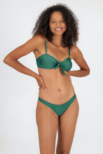 Cargar imagen en el visor de la galería, Model Front: Rio De Sol Conjunto Set Palace Bandeau-No Essential
