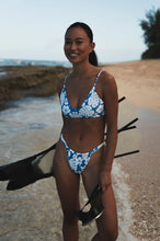 Cargar imagen en el visor de la galería, Image 10: Wednesday In Hawaii By Rio De Sol Sostén Top Pua-Pacifica Hana

