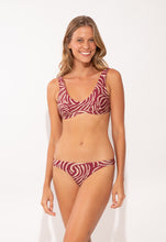 Cargar imagen en el visor de la galería, Model Front: Rio De Sol Sostén Top Dune Hera
