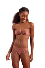 Cargar imagen en el visor de la galería, Image 04: Rio De Sol Conjunto Set Shimmer-Copper Bandeau-Joy Essential
